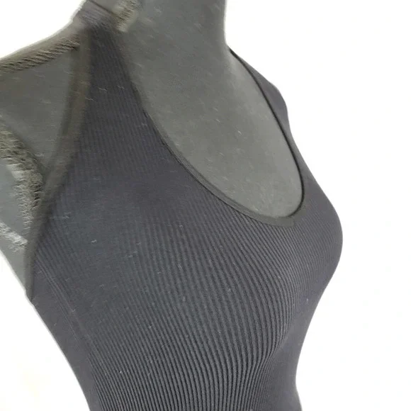 URBAN OUTFITTERS Ribbed Halter Crop Top Size Medium - Picture 3 of 6